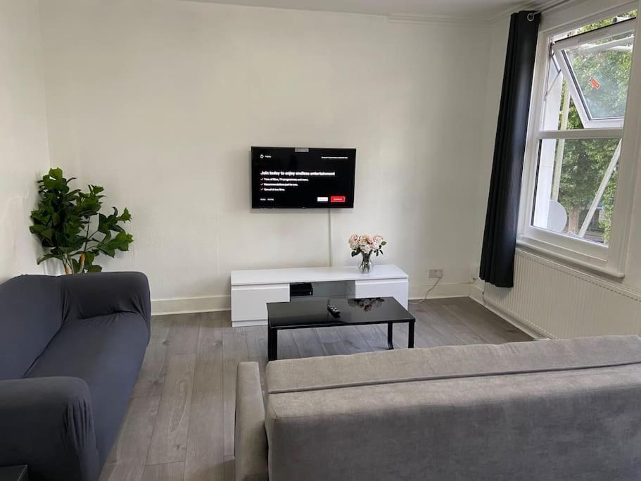 2 Bedroom Flat In London Exterior photo