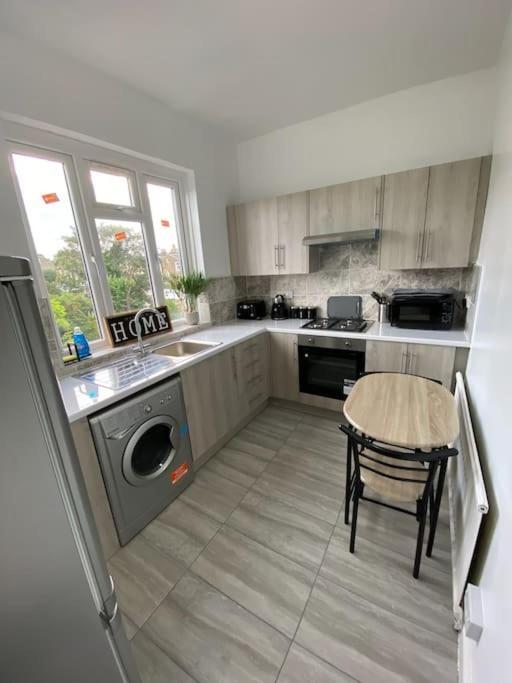 2 Bedroom Flat In London Exterior photo